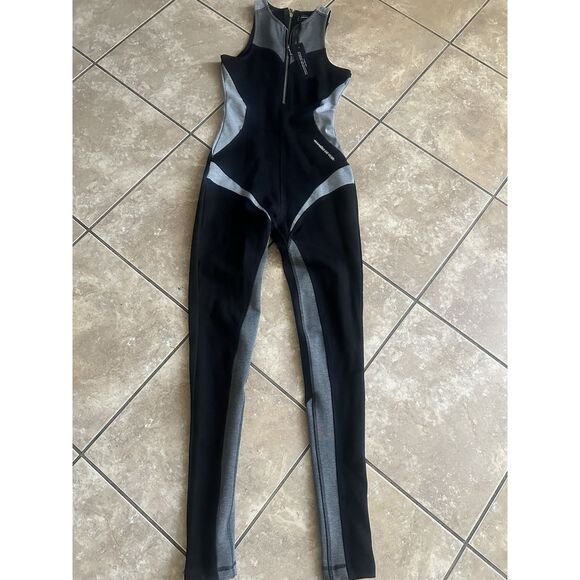 NWT Maniere de Voir Women’s Black & Gray 1/2 Zip StretchBody Con Jumpsuit - Sz 6 - Picture 1 of 9